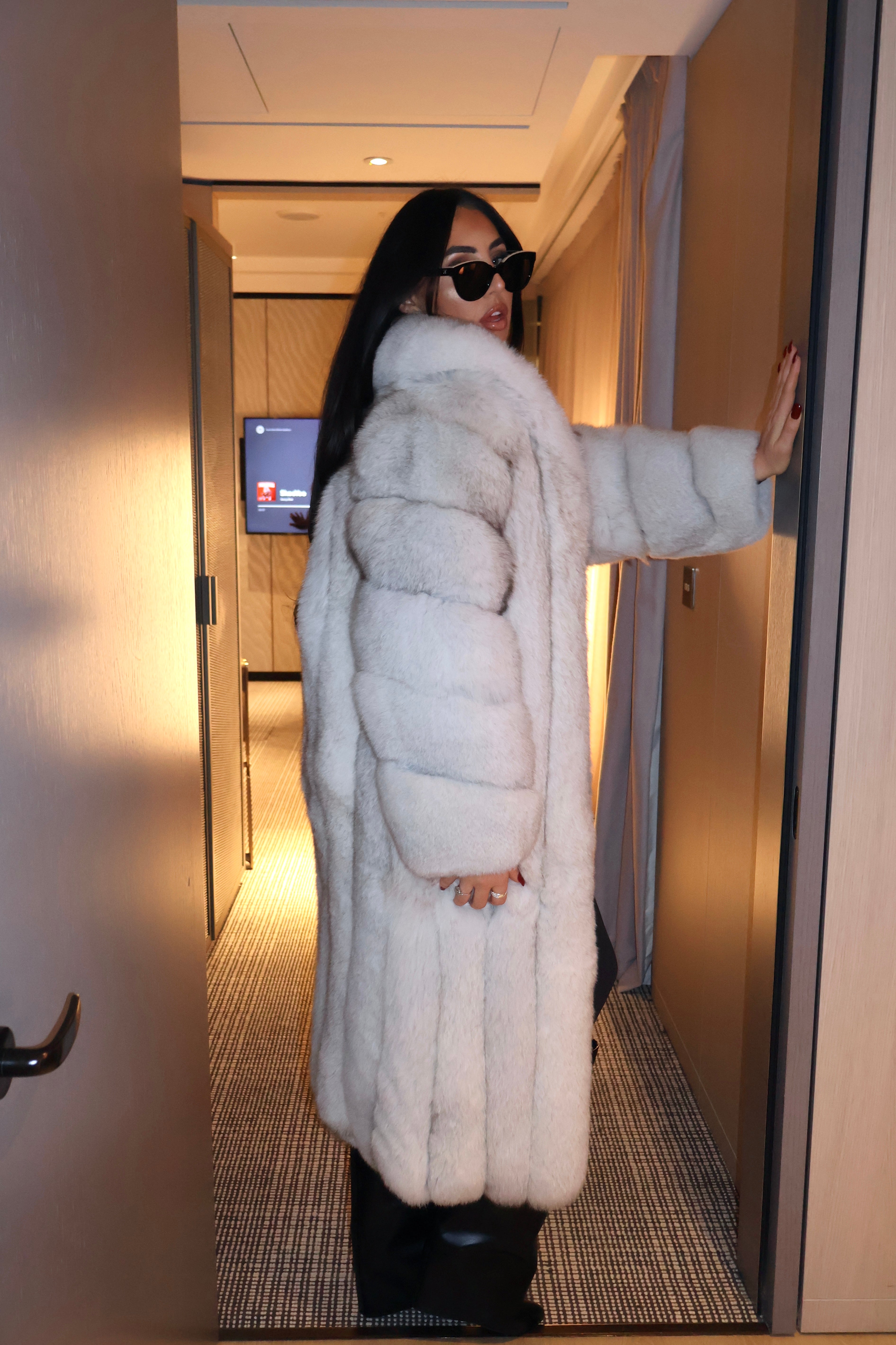 Luxurious Long Full-Length Genuine Fox Fur Winter Collar Coat