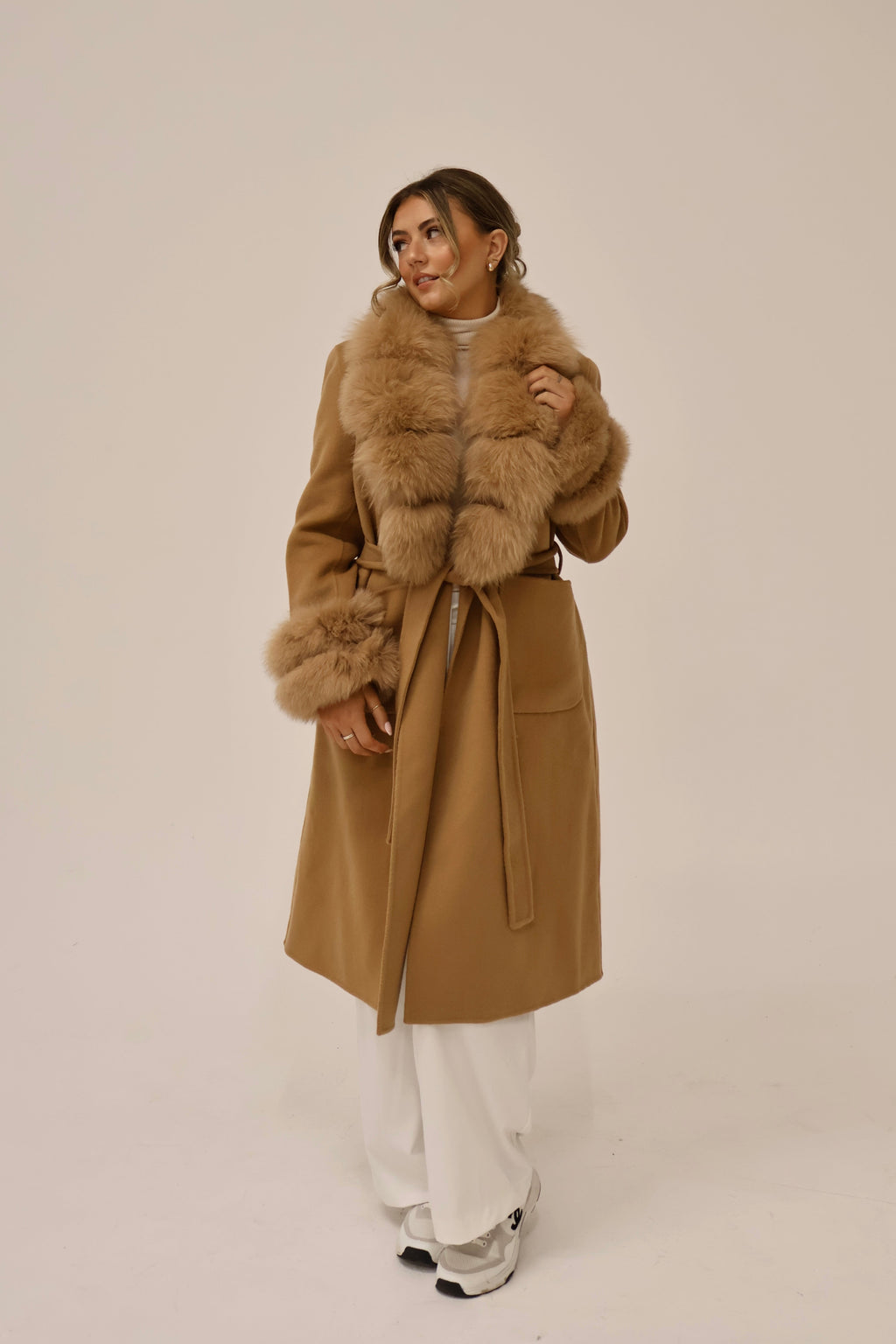 Luxury Long Cashmere Wool Coat with Detachable Fox Fur