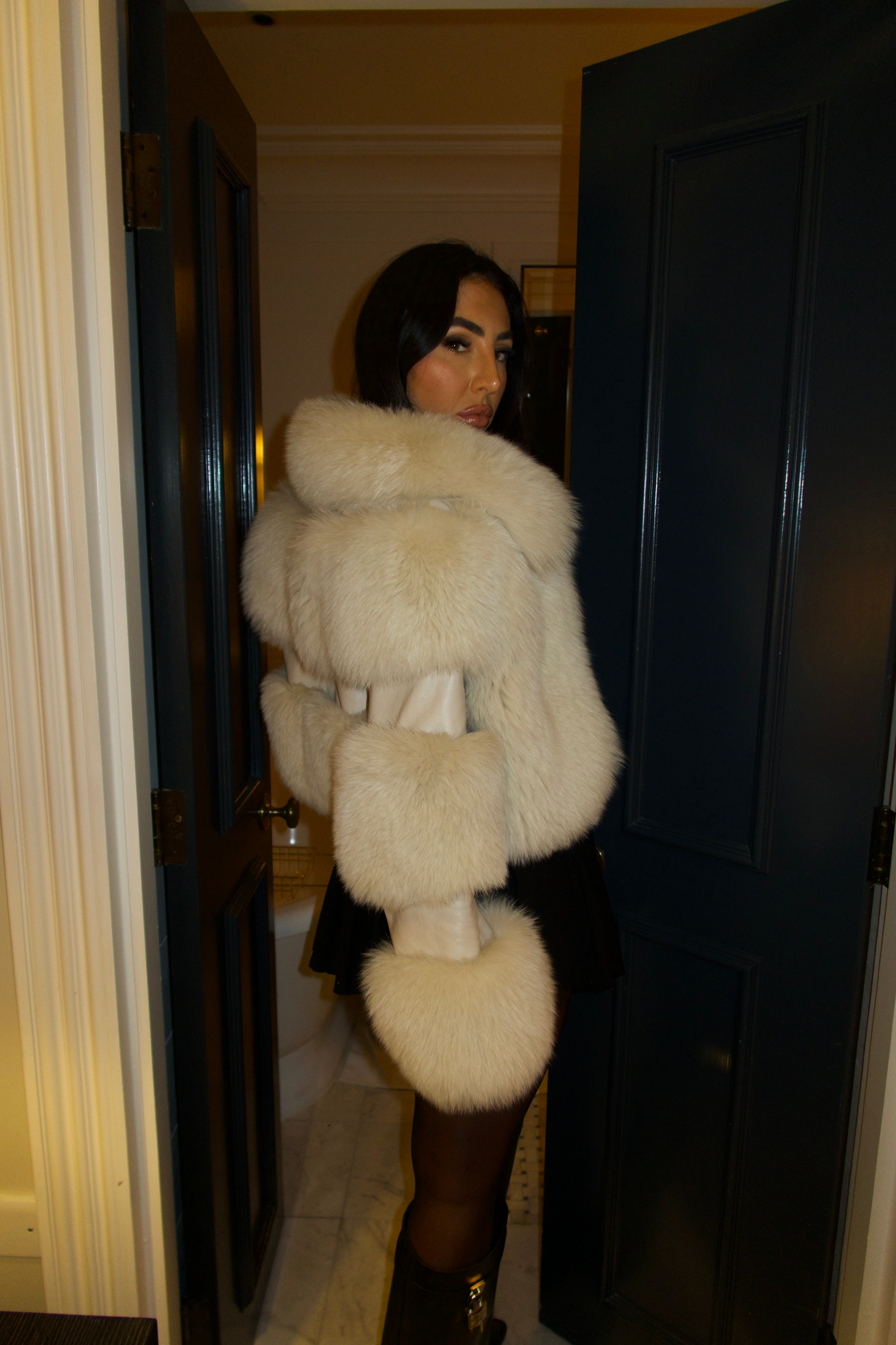 Luxury Cropped Fox Fur Coat with Genuine Leather Sleeves