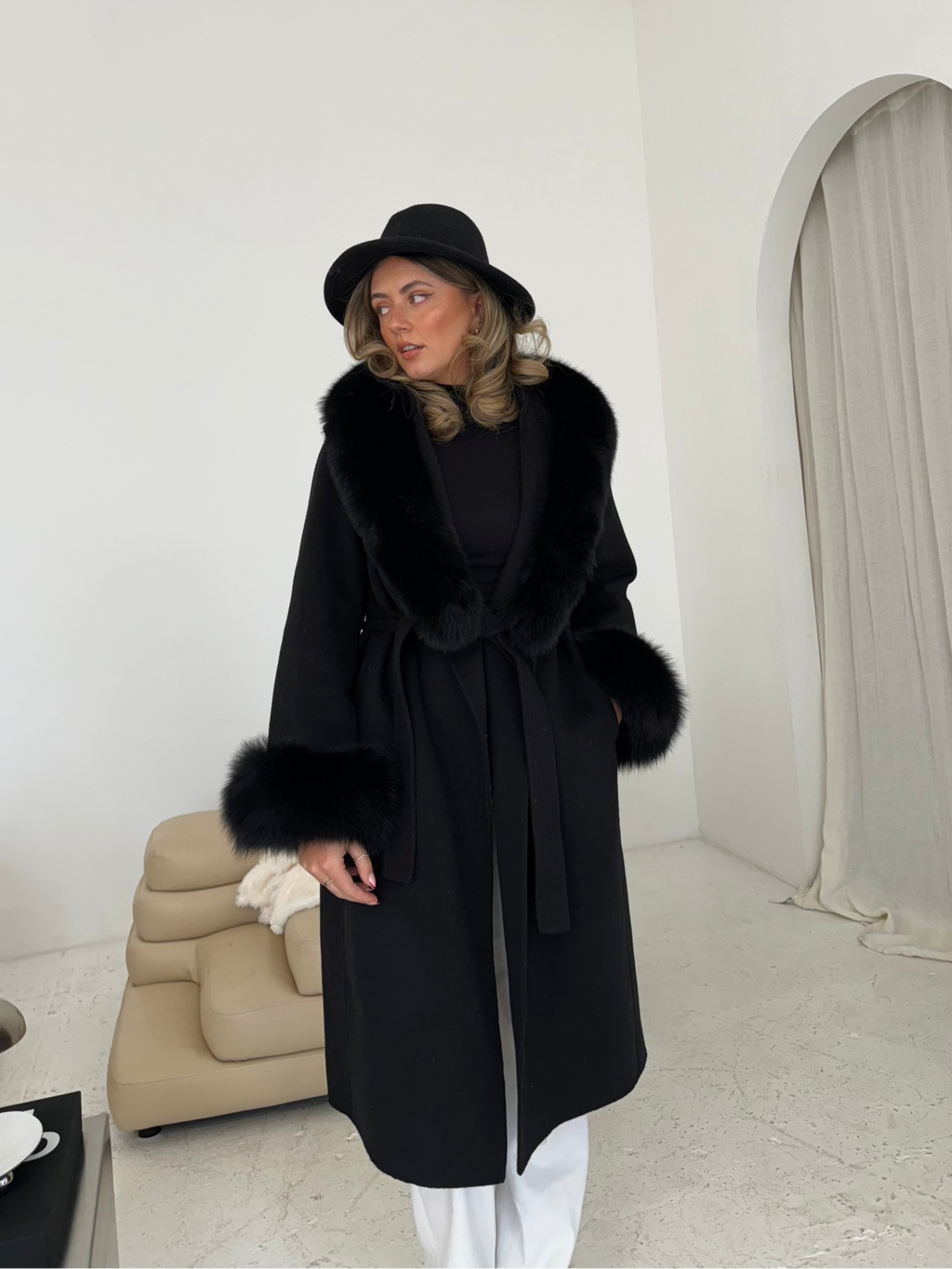 Elegant Long Cashmere Wool Coat with Detachable Fox Fur Trim