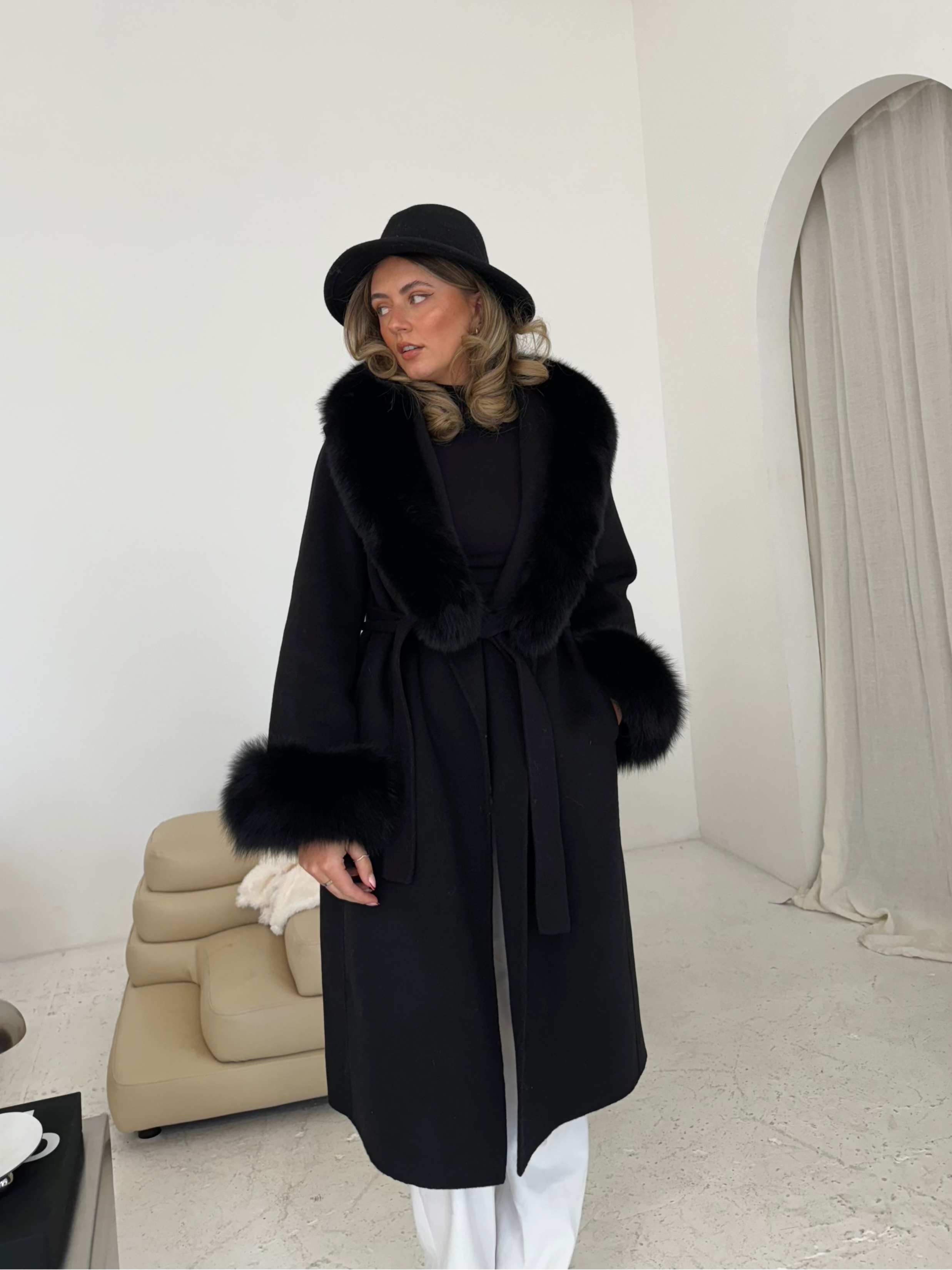 Elegant Long Cashmere Wool Coat with Detachable Fox Fur Trim