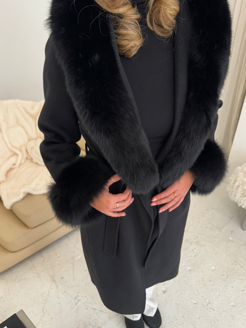 Elegant Long Cashmere Wool Coat with Detachable Fox Fur Trim